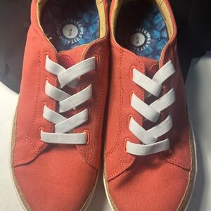 REVITALIGN Coral Sneakers with White Laces